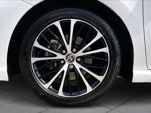 Certified 2020 Toyota Camry SE w/ Convenience Package image 11