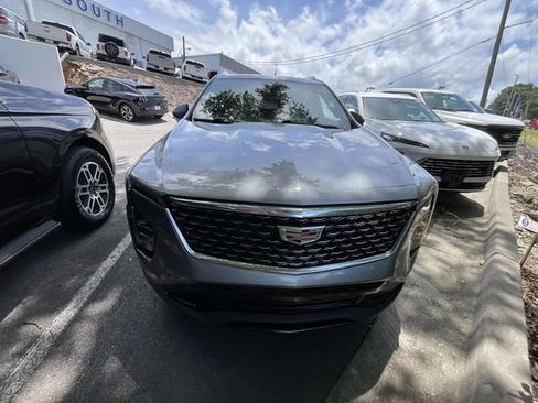 Used 2024 Cadillac XT4 Premium Luxury FWD image 2