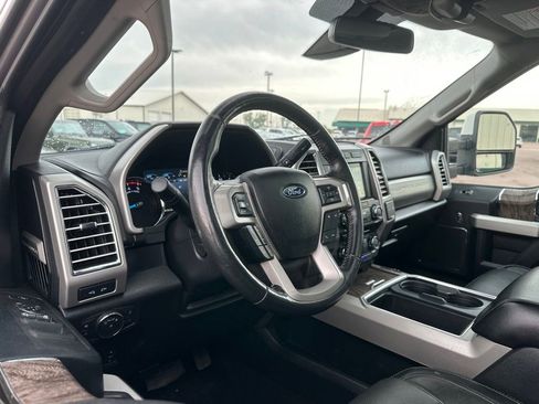 Used 2017 Ford F250 Lariat w/ Lariat Ultimate Package AWD/4WD image 2