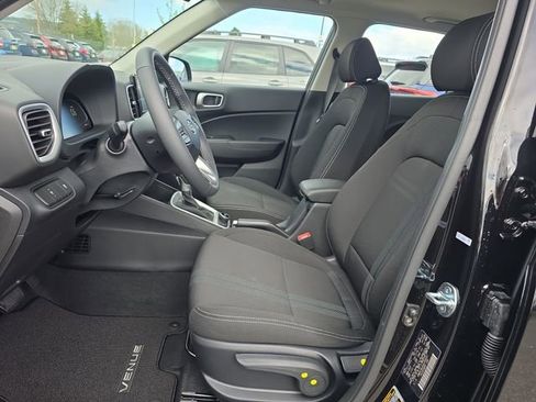 Used 2025 Hyundai Venue SEL FWD image 14