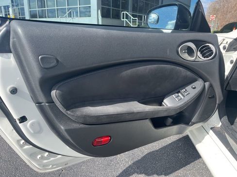 Used 2016 Nissan 370Z Touring image 13