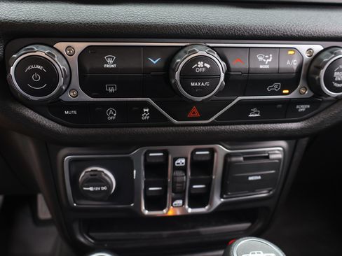 Used 2025 Jeep Gladiator Sport image 26