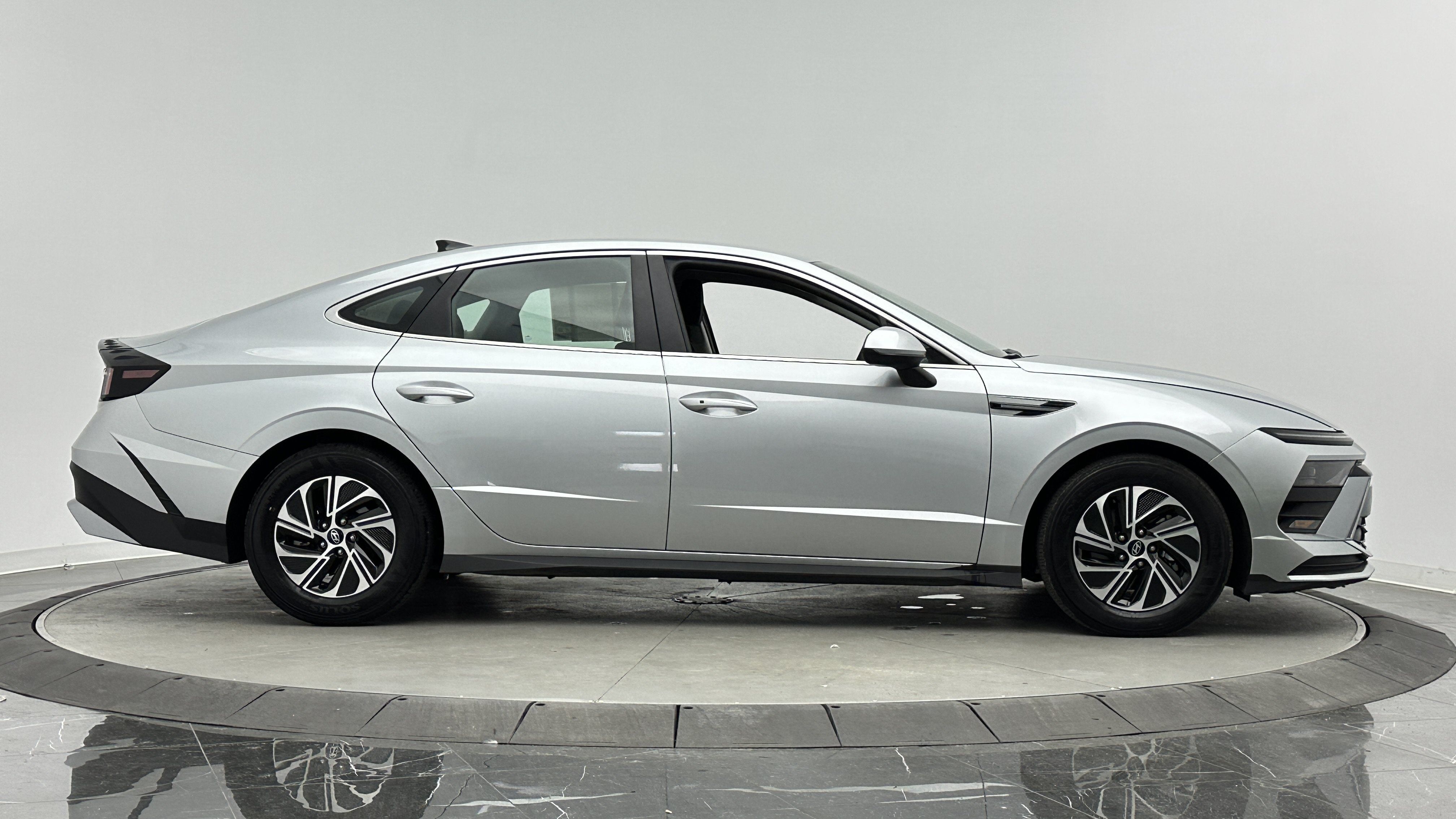 Used 2026 Hyundai Sonata Blue FWD image 8