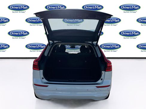 Used 2022 Volvo XC60 B5 Momentum w/ Protection Package Premier FWD image 25
