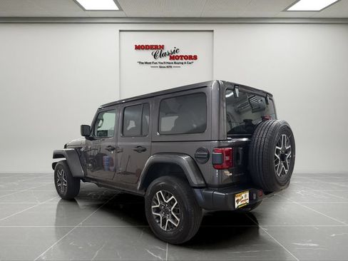 Used 2025 Jeep Wrangler Unlimited Sahara AWD/4WD image 3