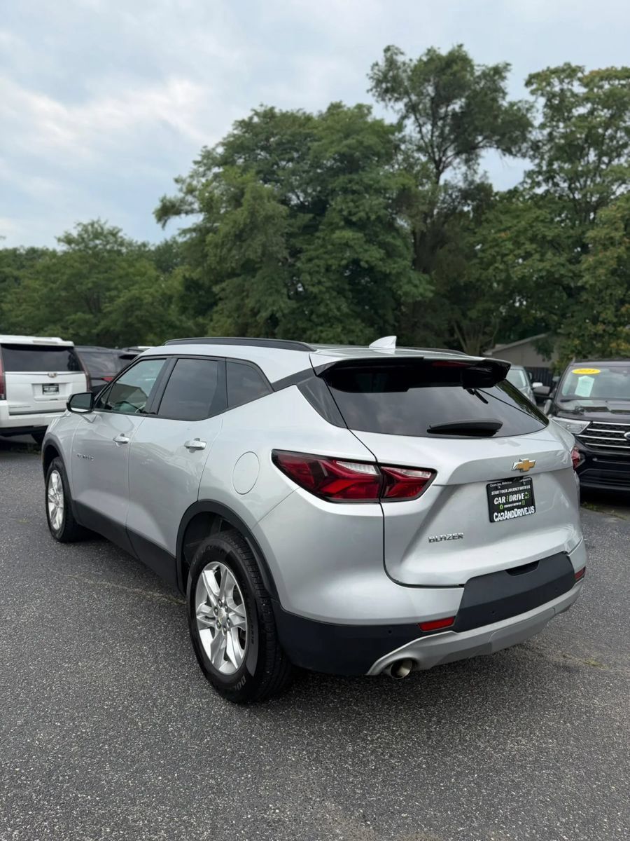 Used 2021 Chevrolet Blazer LT w/ Sound & Technology Package FWD image 3
