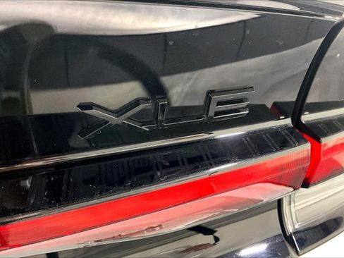 Used 2025 Toyota Prius XLE image 9