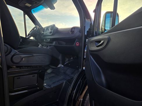Used 2019 Mercedes-Benz Sprinter 170 image 98