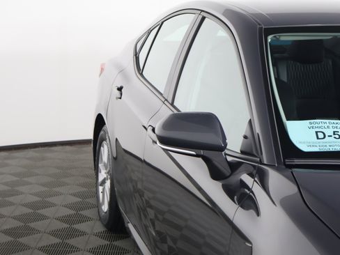 Used 2025 Toyota Camry LE image 14