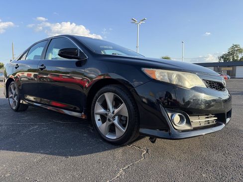 Used 2014 Toyota Camry SE FWD image 3