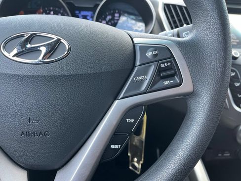 Used 2013 Hyundai Veloster FWD image 23