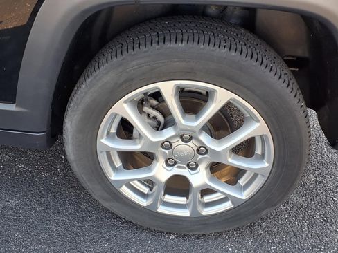 Used 2023 Jeep Compass Latitude AWD/4WD image 11