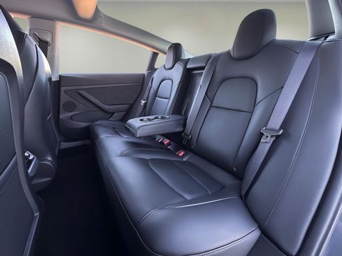 Used 2023 Tesla Model 3 Standard Range image 19