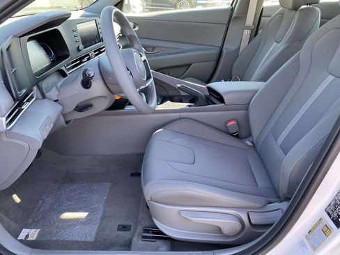 Certified 2026 Hyundai Elantra SE image 12