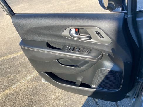 Used 2025 Chrysler Pacifica Select FWD image 20