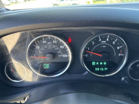 Used 2018 Jeep Wrangler Unlimited Rubicon w/ Connectivity Group AWD/4WD image 15