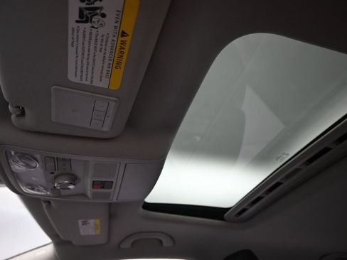 Used 2016 Volkswagen Passat 3.6 SEL Premium image 16