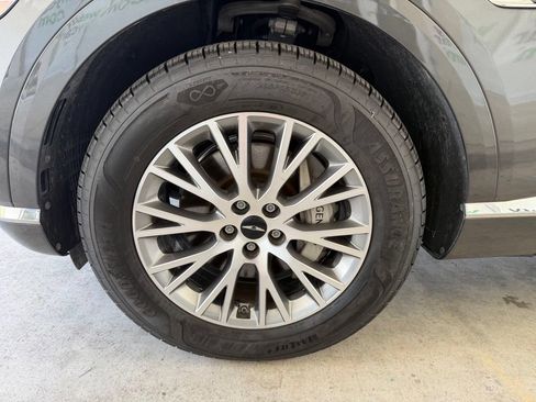 Used 2025 Genesis GV80 2.5T Standard AWD/4WD image 15