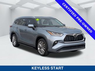 Used 2024 Toyota Highlander Platinum FWD video 3