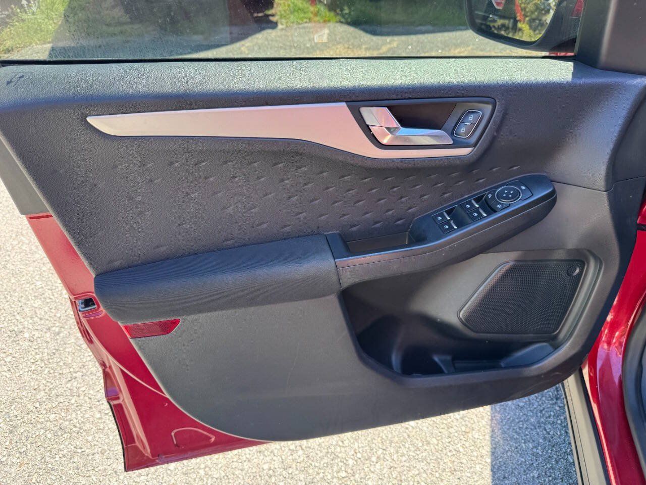 Used 2020 Ford Escape SE FWD image 39