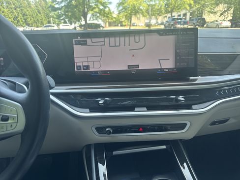 Used 2023 BMW X7 xDrive40i w/ Premium Package AWD/4WD image 21