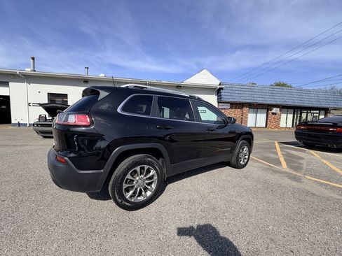 Used 2019 Jeep Cherokee Latitude Plus w/ Cold Weather Group AWD/4WD image 24
