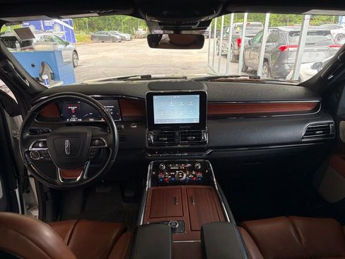 Used 2020 Lincoln Navigator L Reserve w/ Equipment Group 208A Reserve AWD/4WD image 7