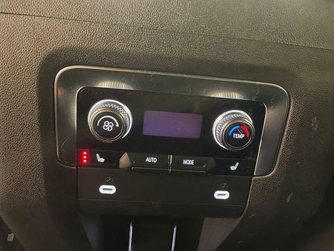 Used 2023 GMC Yukon SLT w/ SLT Premium Package image 41