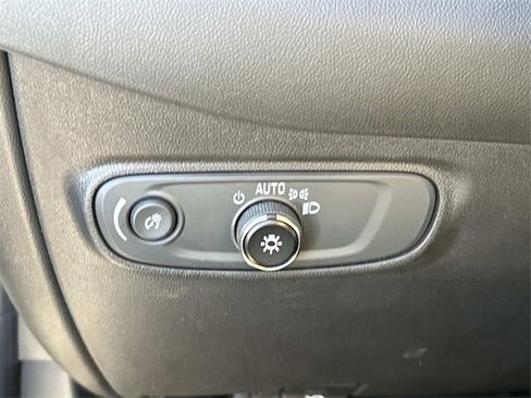 Used 2023 Chevrolet Equinox LT image 33