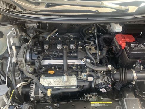 Used 2024 Nissan Versa SV FWD image 9