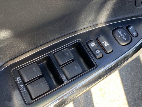 Used 2015 Toyota Avalon Limited image 21