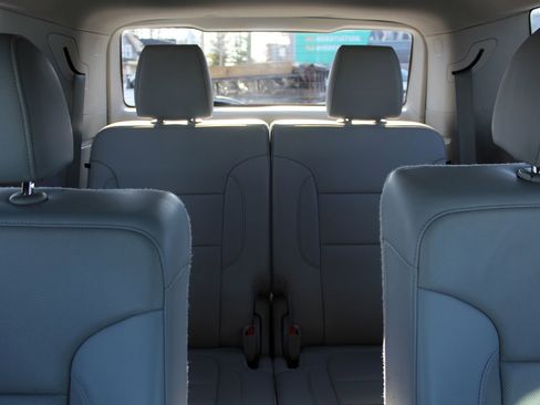 Used 2020 GMC Acadia SLT image 15