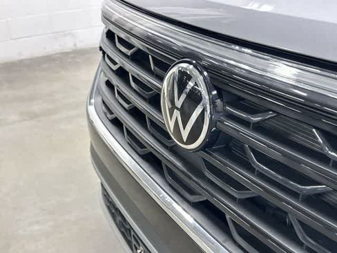 Used 2024 Volkswagen Atlas Cross Sport SE FWD image 30