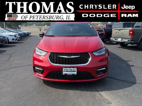 Used 2025 Chrysler Pacifica Select FWD image 2