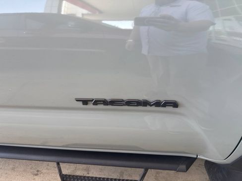 Used 2022 Toyota Tacoma TRD Off-Road w/ Black Out Package (TMS) AWD/4WD image 27