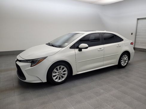 Used 2020 Toyota Corolla LE w/ LE Premium Package FWD image 2