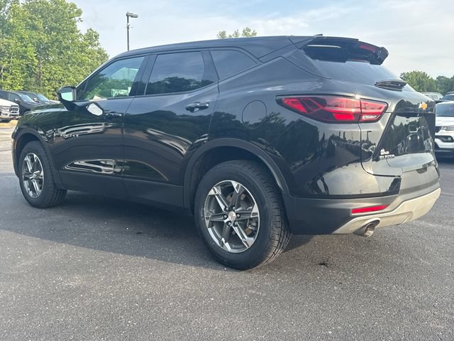 Used 2025 Chevrolet Blazer LT FWD image 5