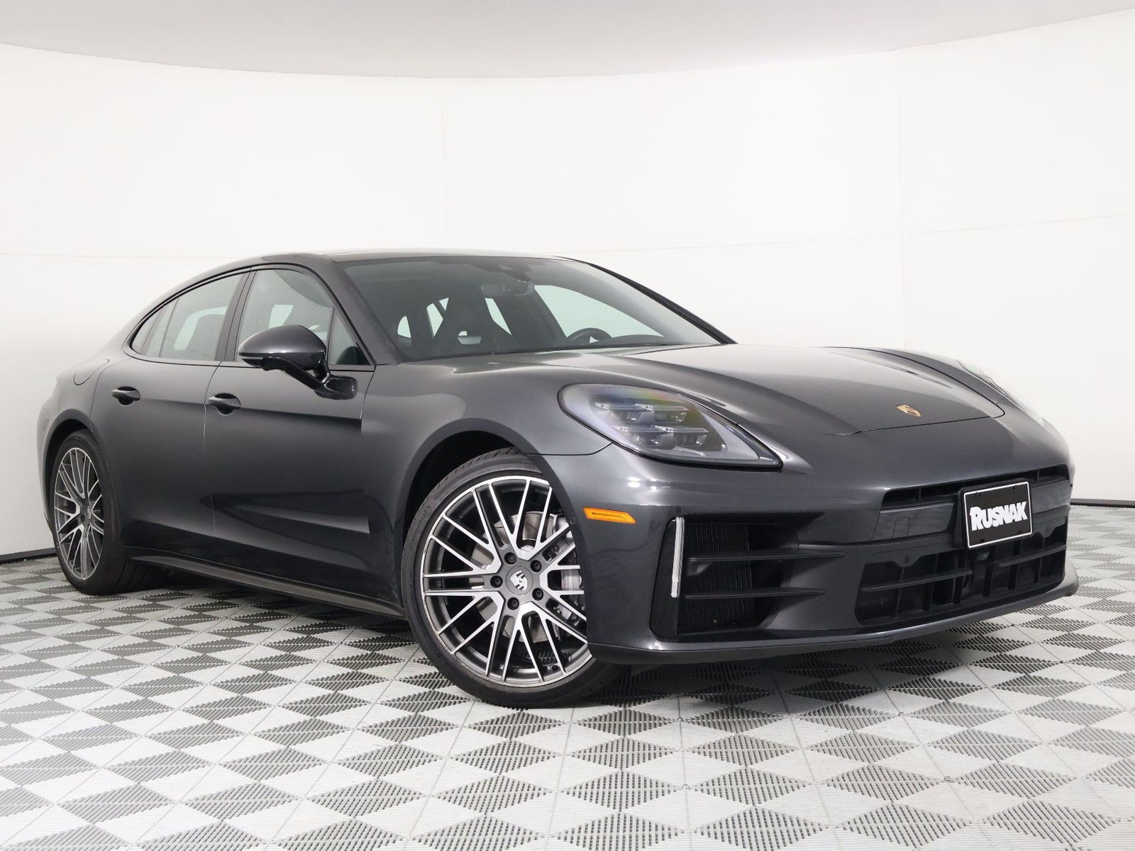 Certified 2024 Porsche Panamera RWD image 9