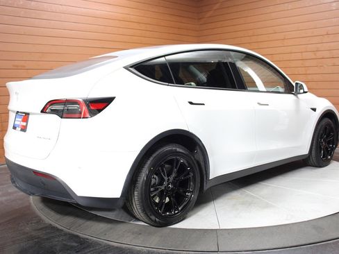 Used 2023 Tesla Model Y Long Range image 6