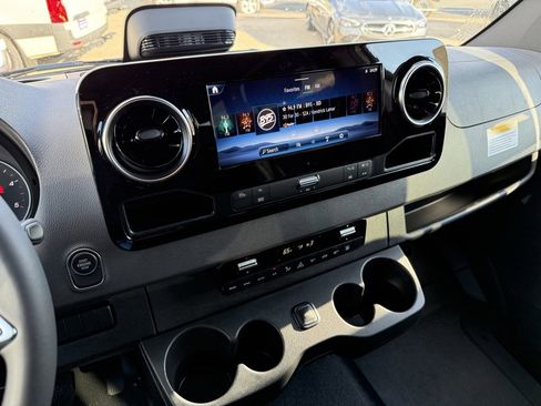 New 2025 Mercedes-Benz Sprinter 2500 image 18
