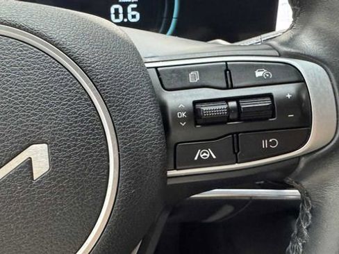Used 2024 Kia Sportage EX FWD image 17