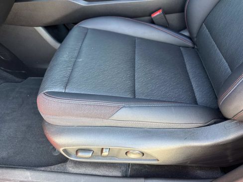 Used 2025 Chevrolet Equinox RS FWD image 19