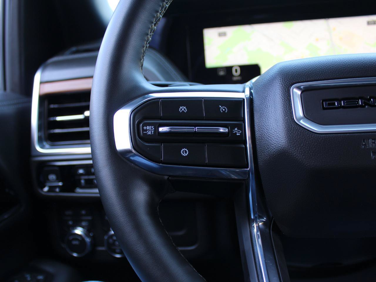 Used 2025 GMC Yukon Denali AWD/4WD image 25