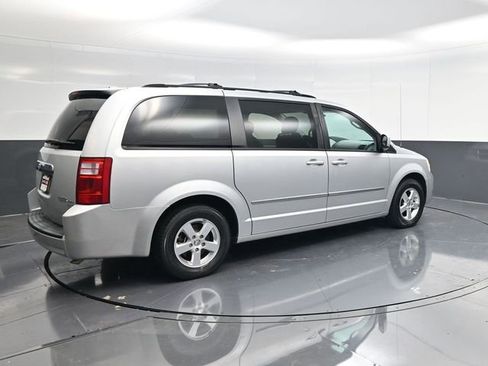 Used 2010 Dodge Grand Caravan SXT image 3