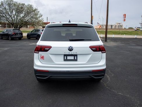 Used 2023 Volkswagen Tiguan SE image 6