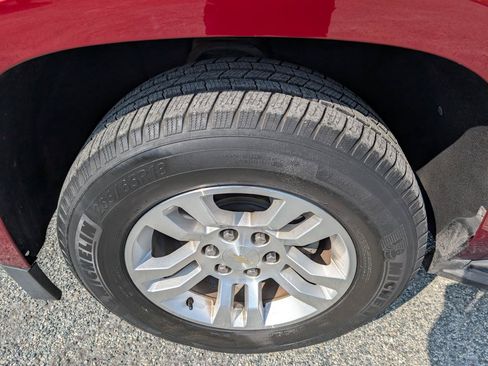 Used 2018 Chevrolet Suburban LS w/ Enhanced Driver Alert Package RWD image 12