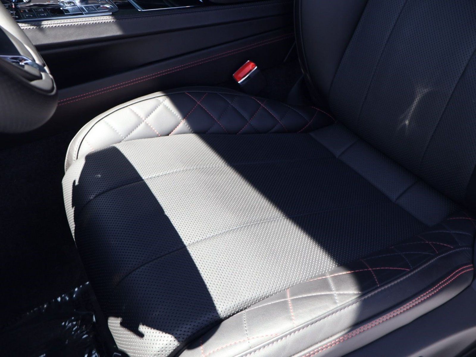 Certified 2020 Bentley Continental GT V8 AWD/4WD image 9