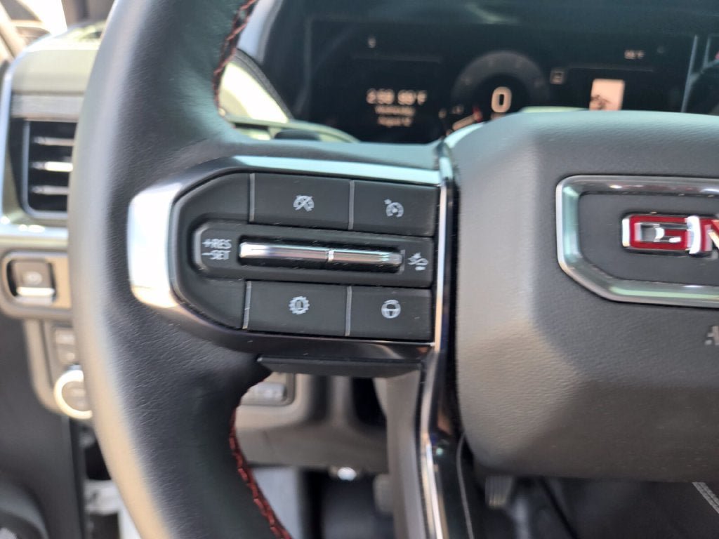 Used 2025 GMC Yukon AT4 Ultimate w/ LPO, AT4 Appearance Package AWD/4WD image 31