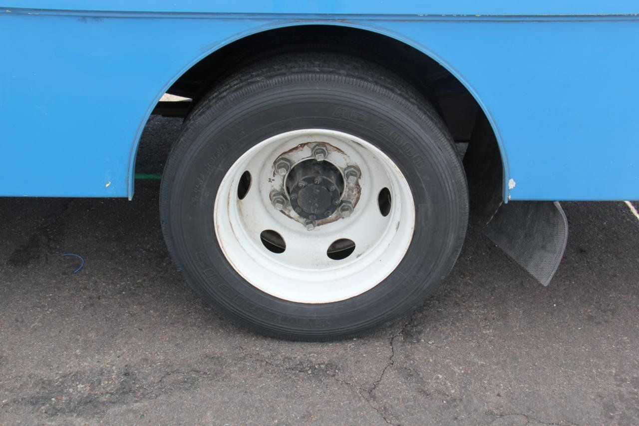 Used 2018 Isuzu NPR RWD image 17