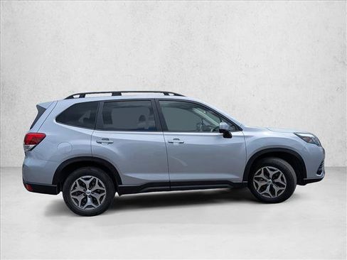 Used 2022 Subaru Forester Premium AWD/4WD image 4